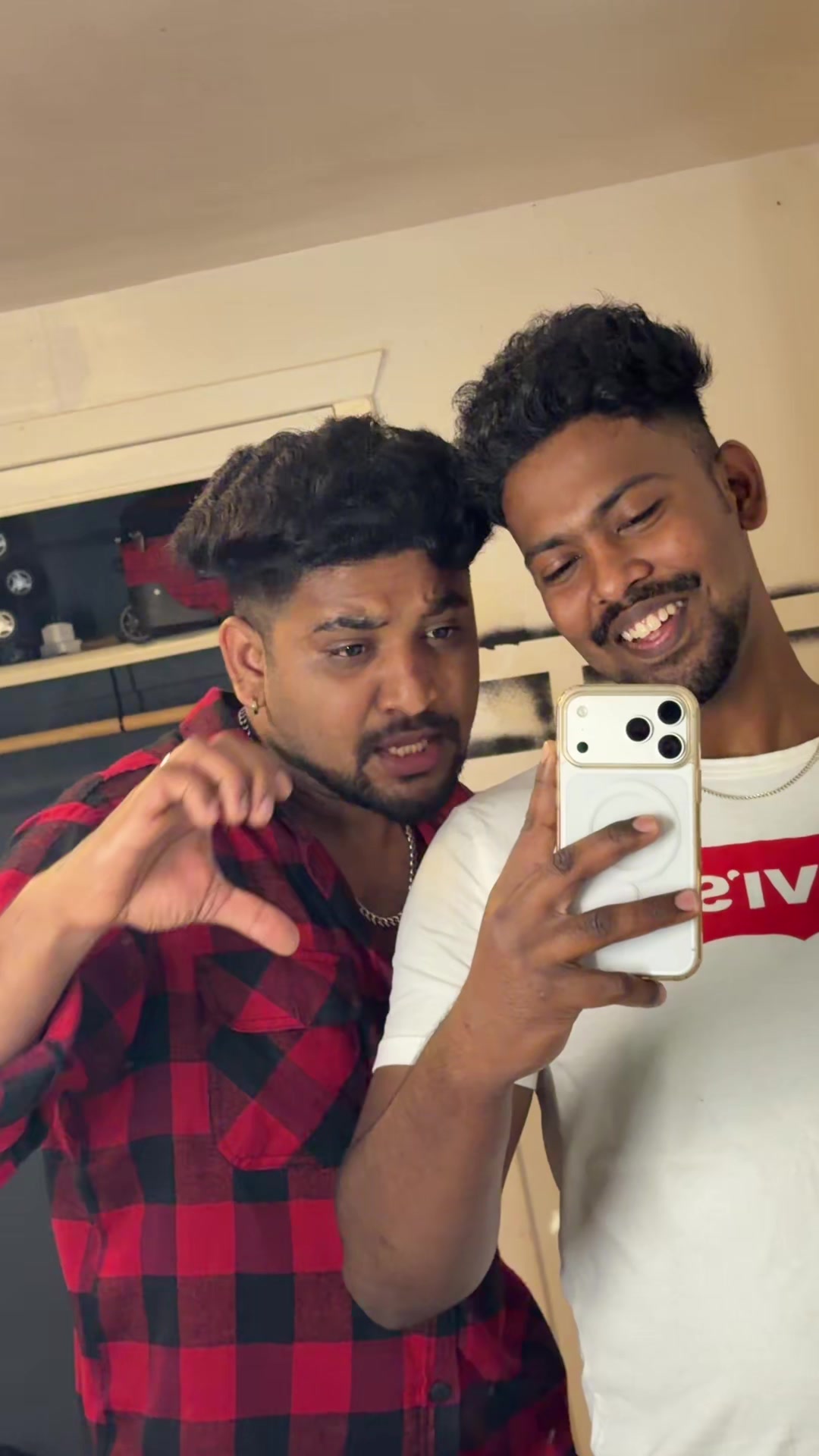 @றோஷன்..🇨🇦