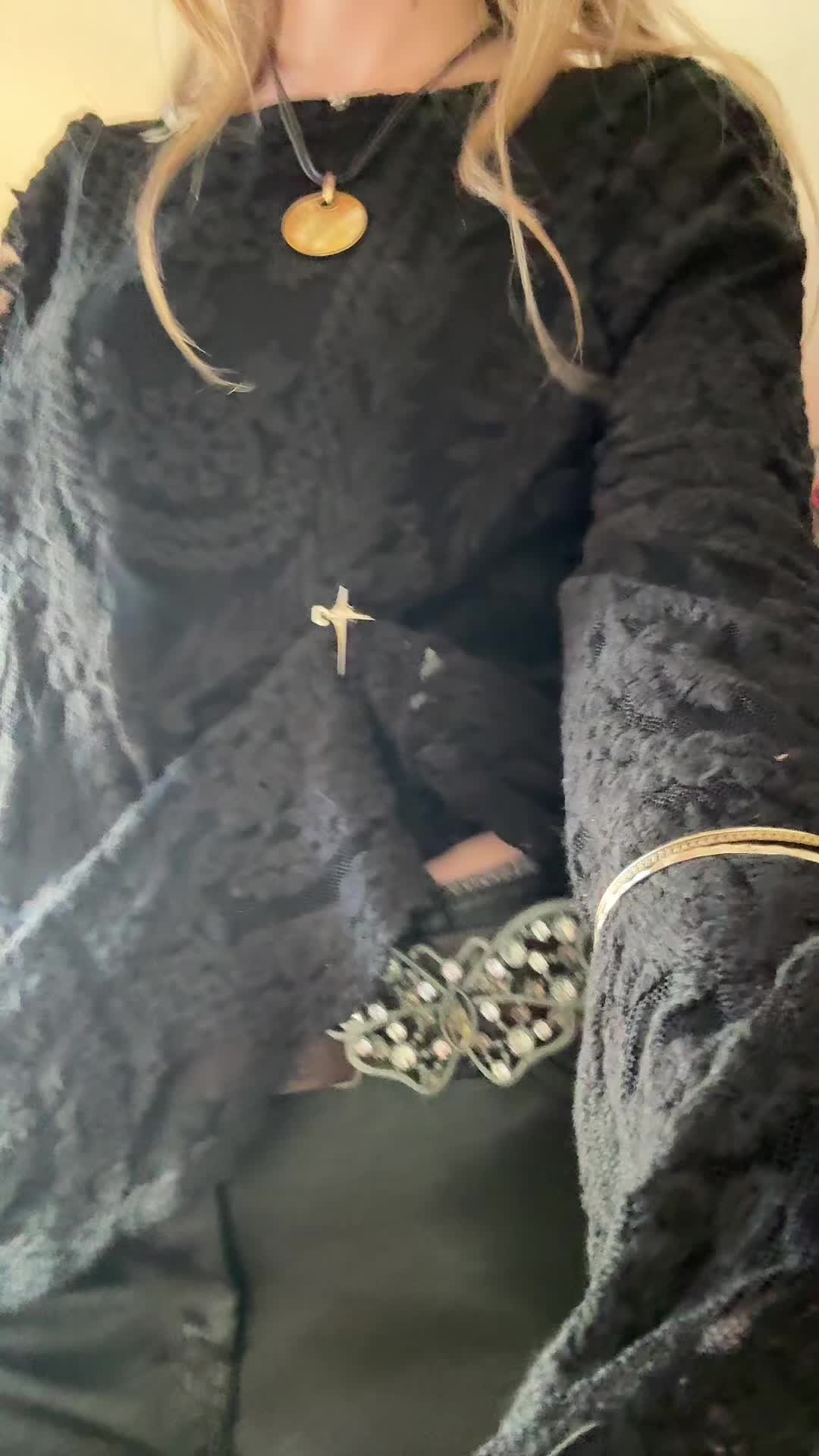 @notmelana