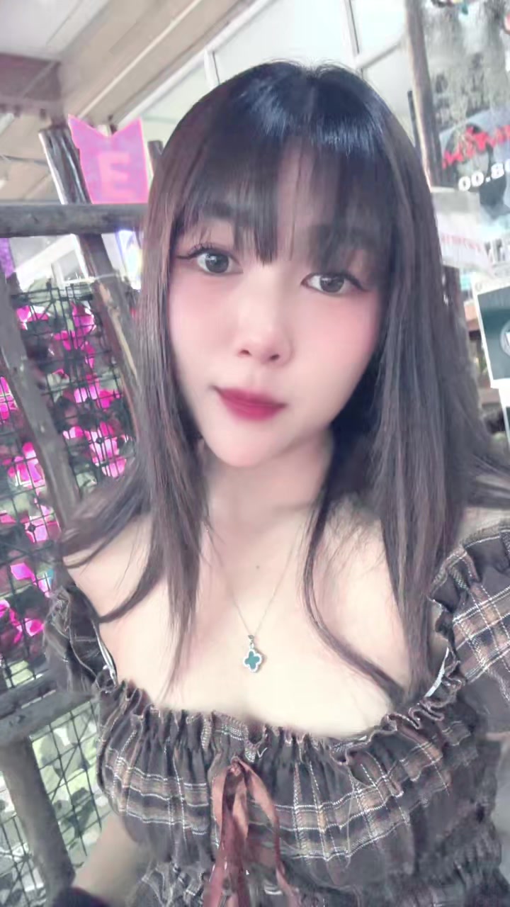 @Chompoo