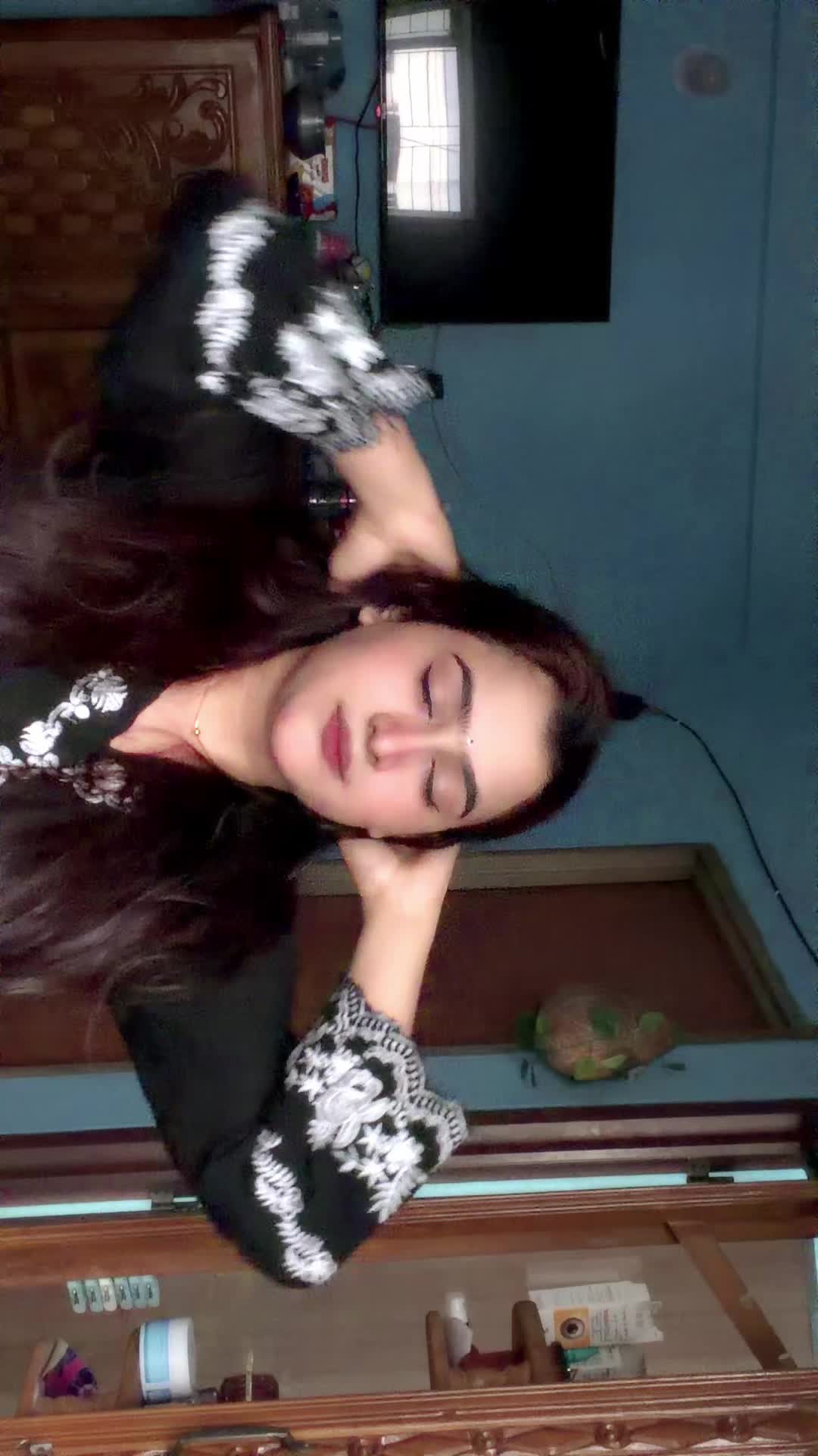 @👀 JuLi 🥹