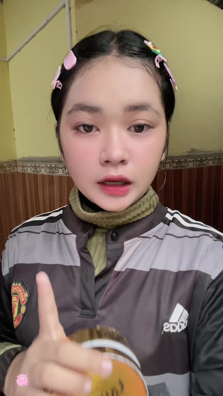 @👩&zwj;🦳🇰🇭👱&zwj;♂️🇻🇳
