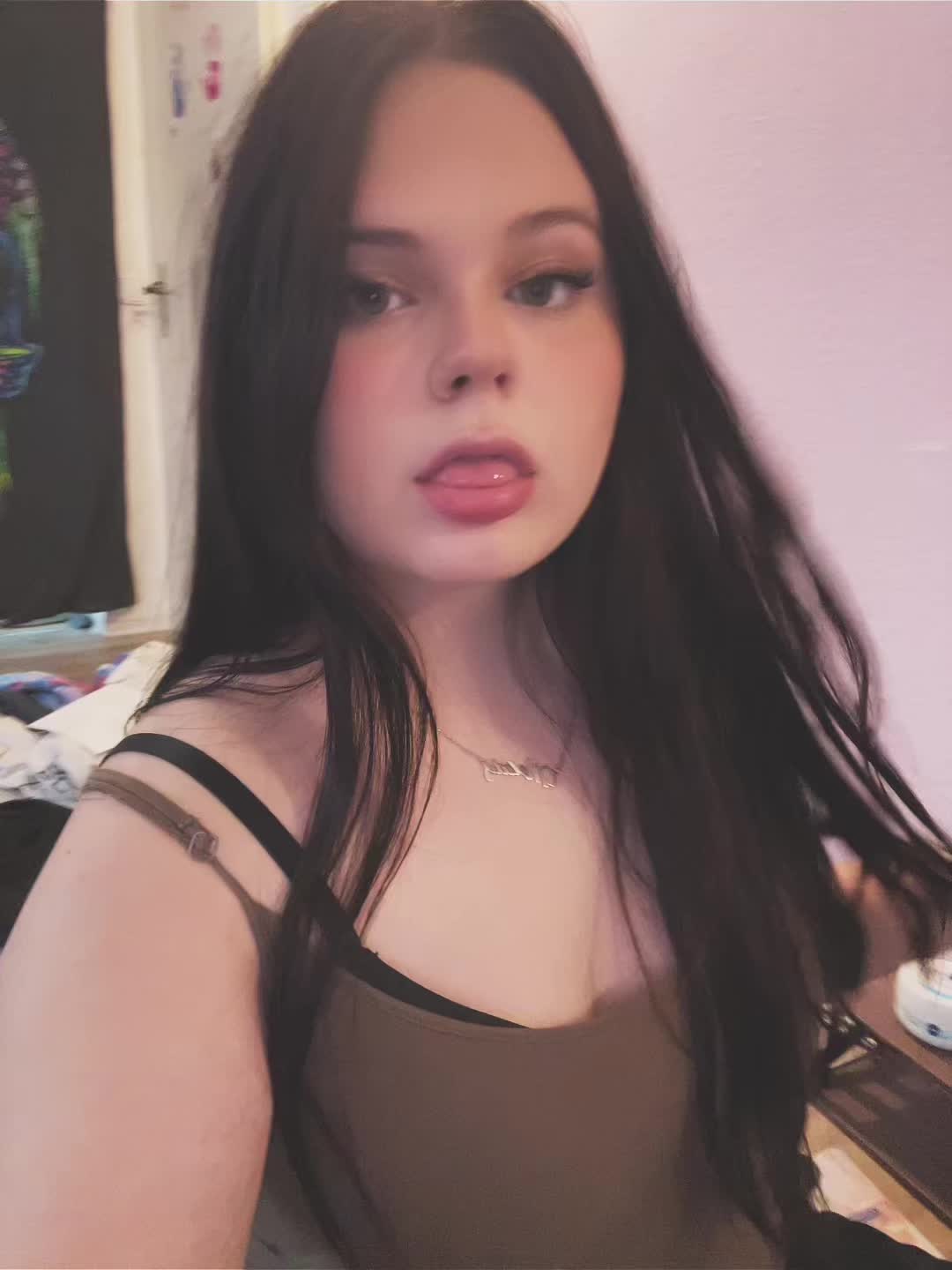 @𝐌𝐞𝐥𝐨𝐝𝐲 𝐋𝐞𝐚𝐧𝐧🌑