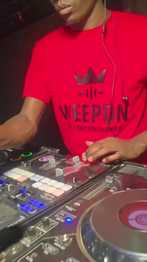 @WEEPON THE ENTERTAINER (DJ)