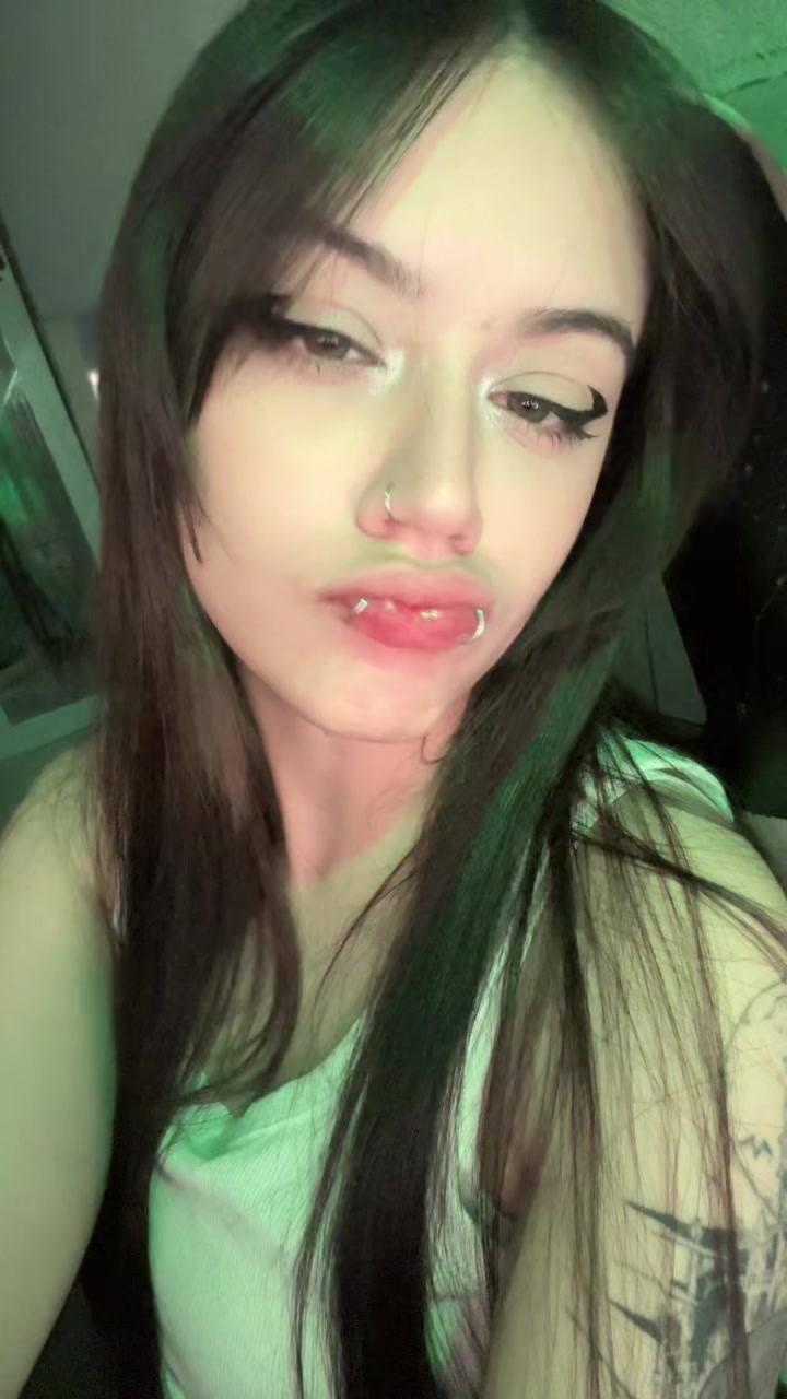 @twitch.tv/fruttinhaa