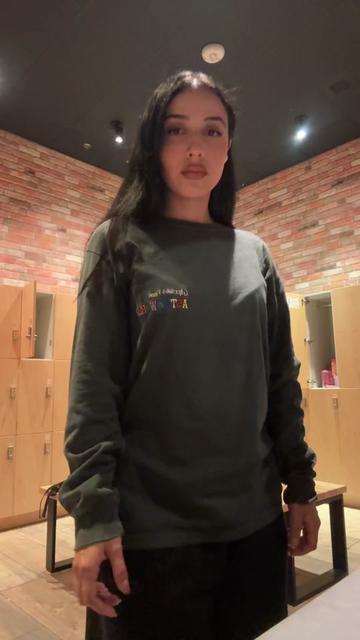 @•