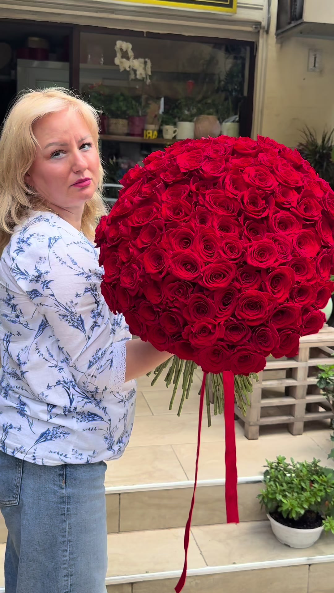 @Lona’s flowers shop