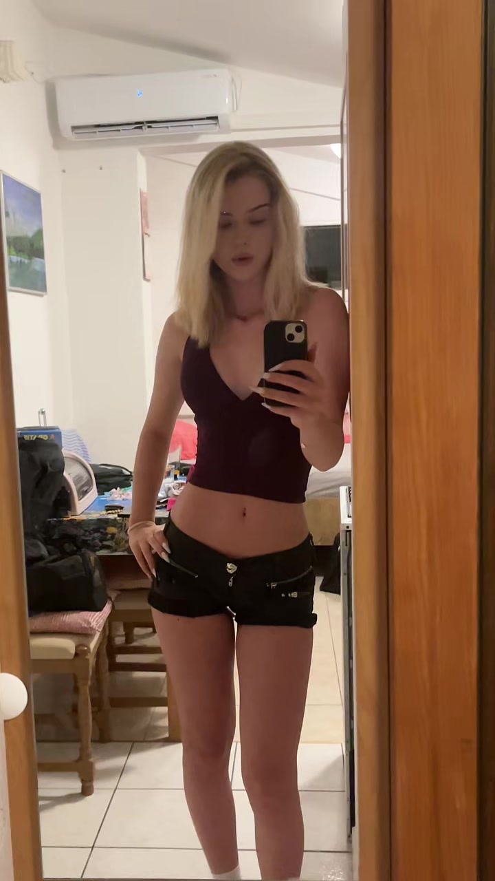 @️ella