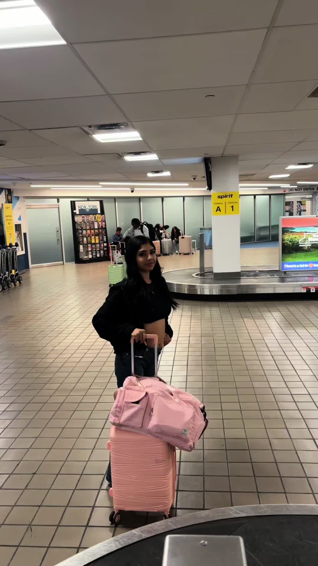 @𝒱
