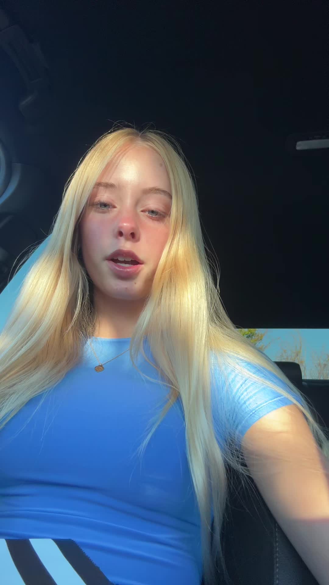@🐝