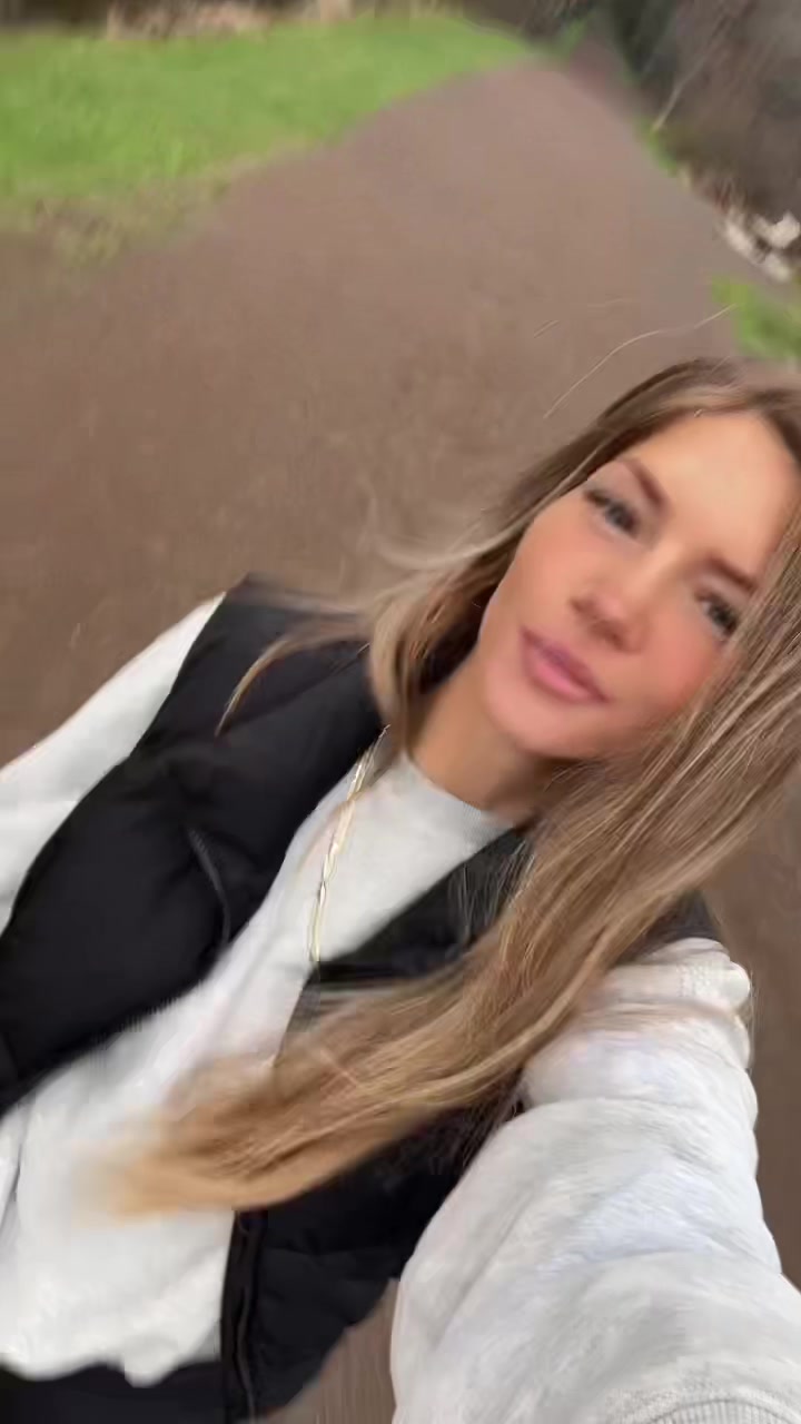 @cryssleb_