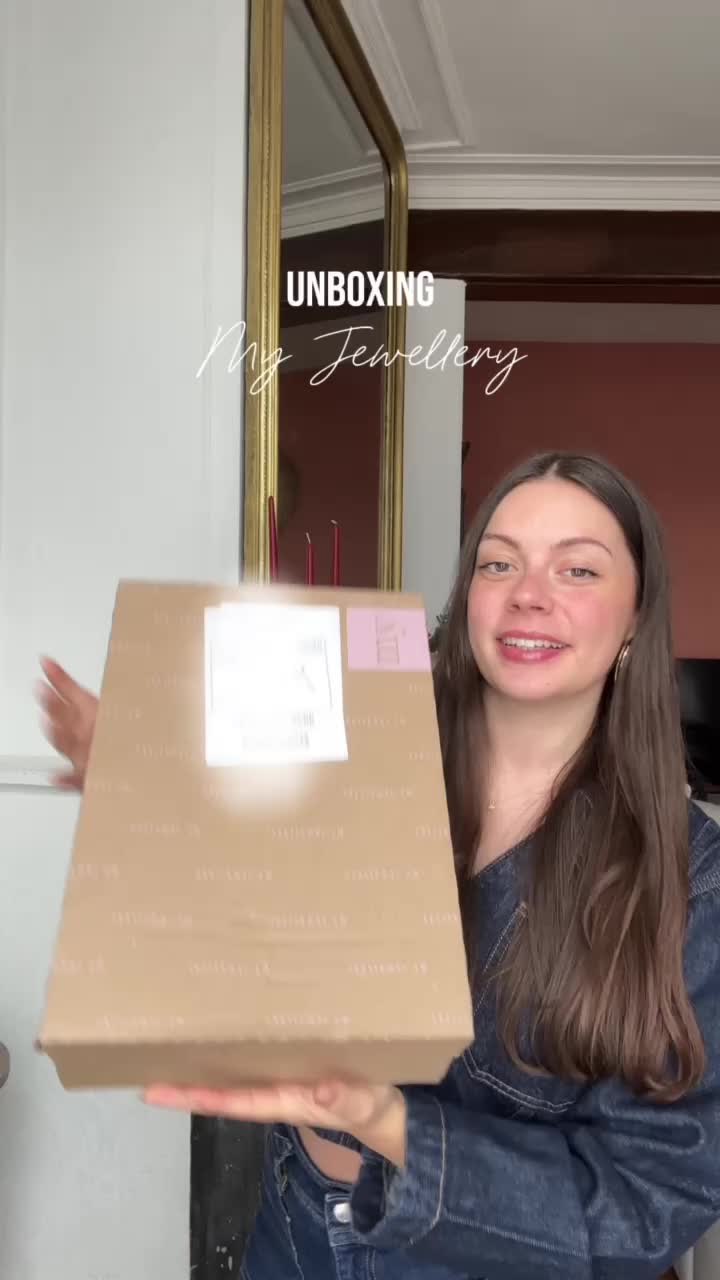 @L&eacute;a