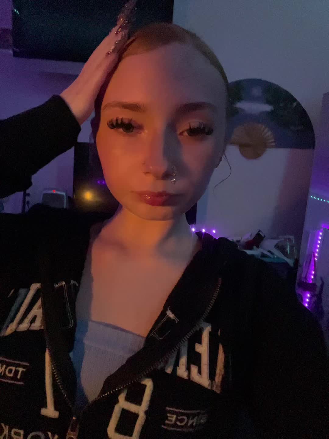 @❄️🐰