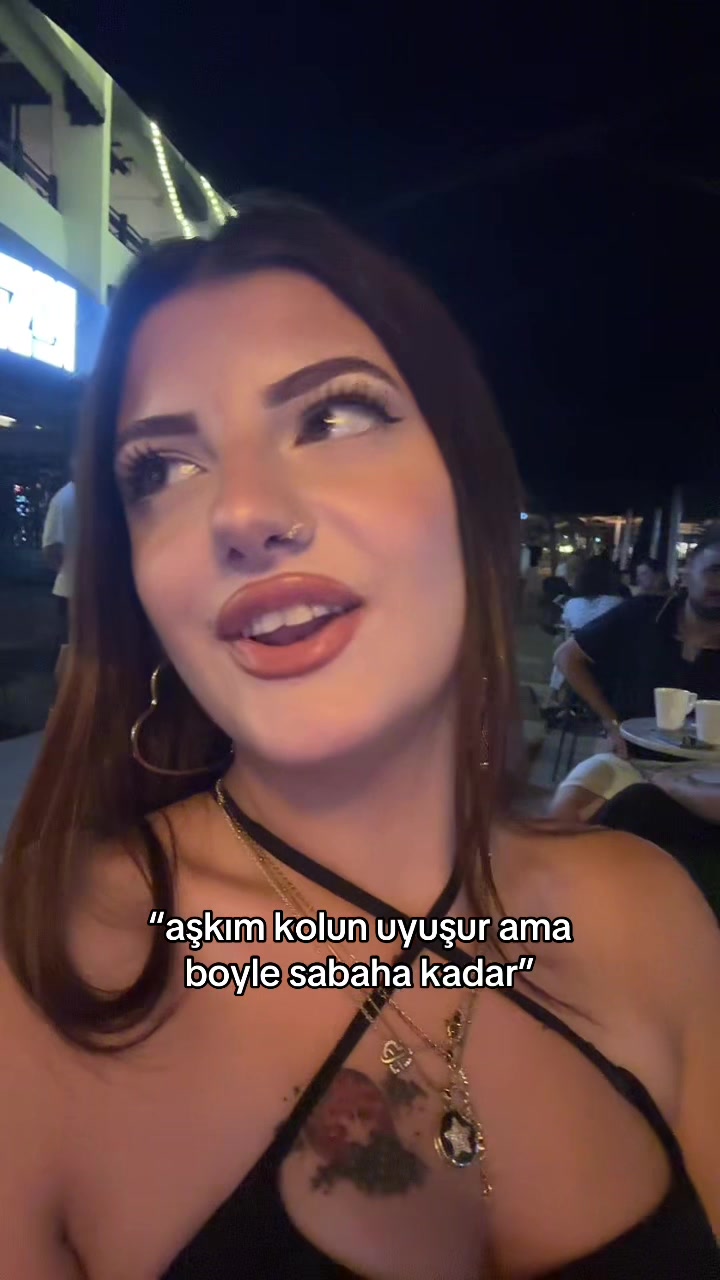 @Azra Eşref