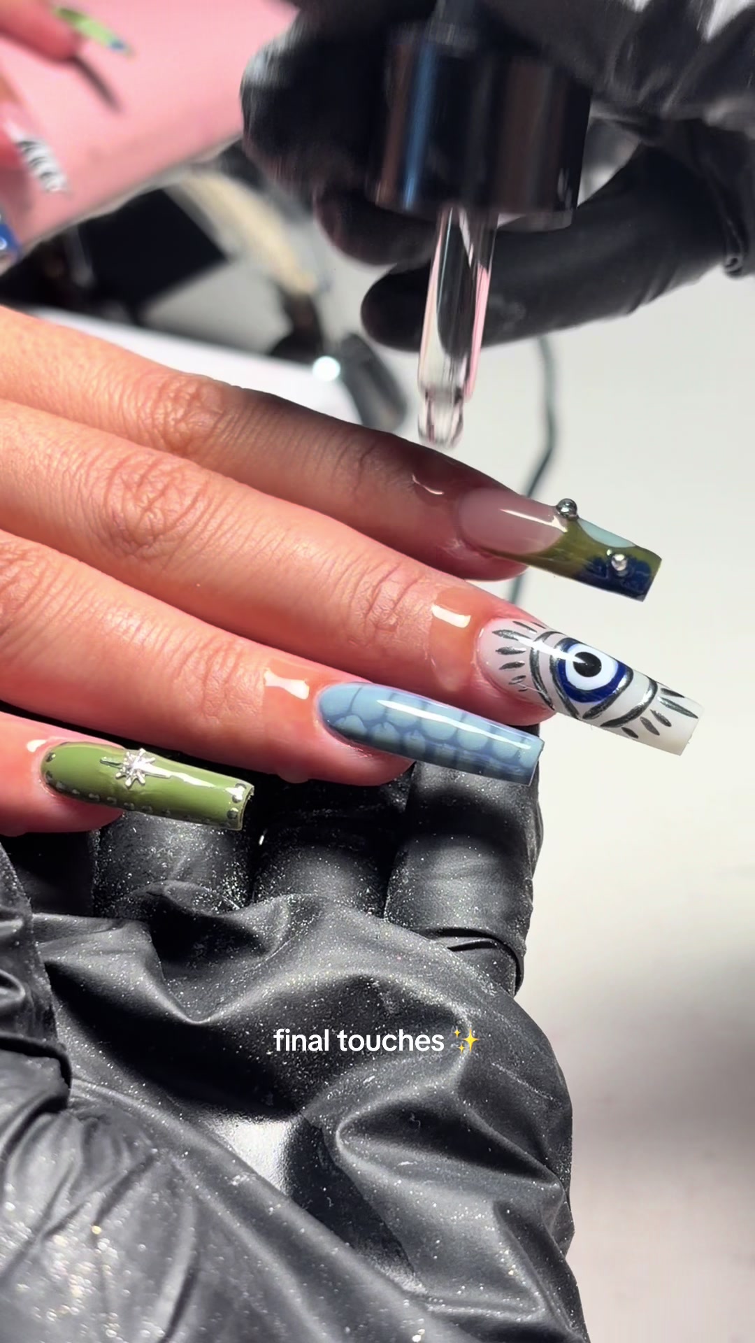 @caitysxnails
