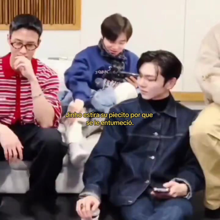 @Los cachetitos de Jinho🍑🐿️
