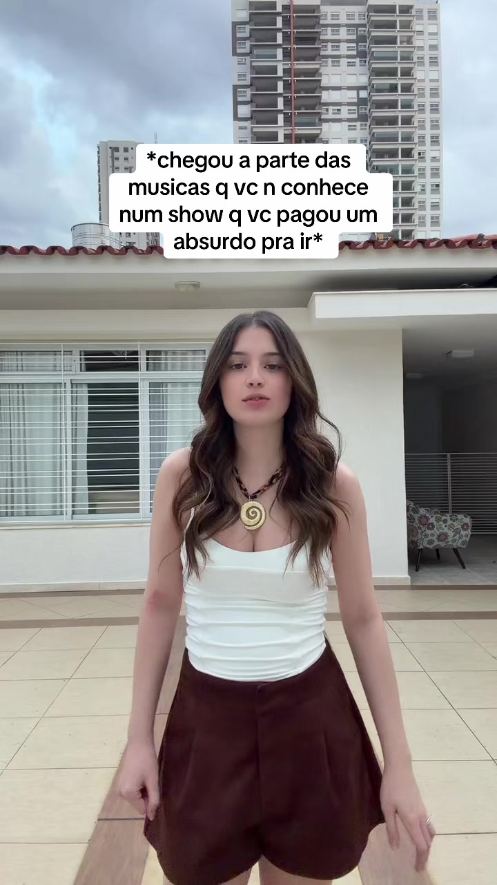 @liviaaelira