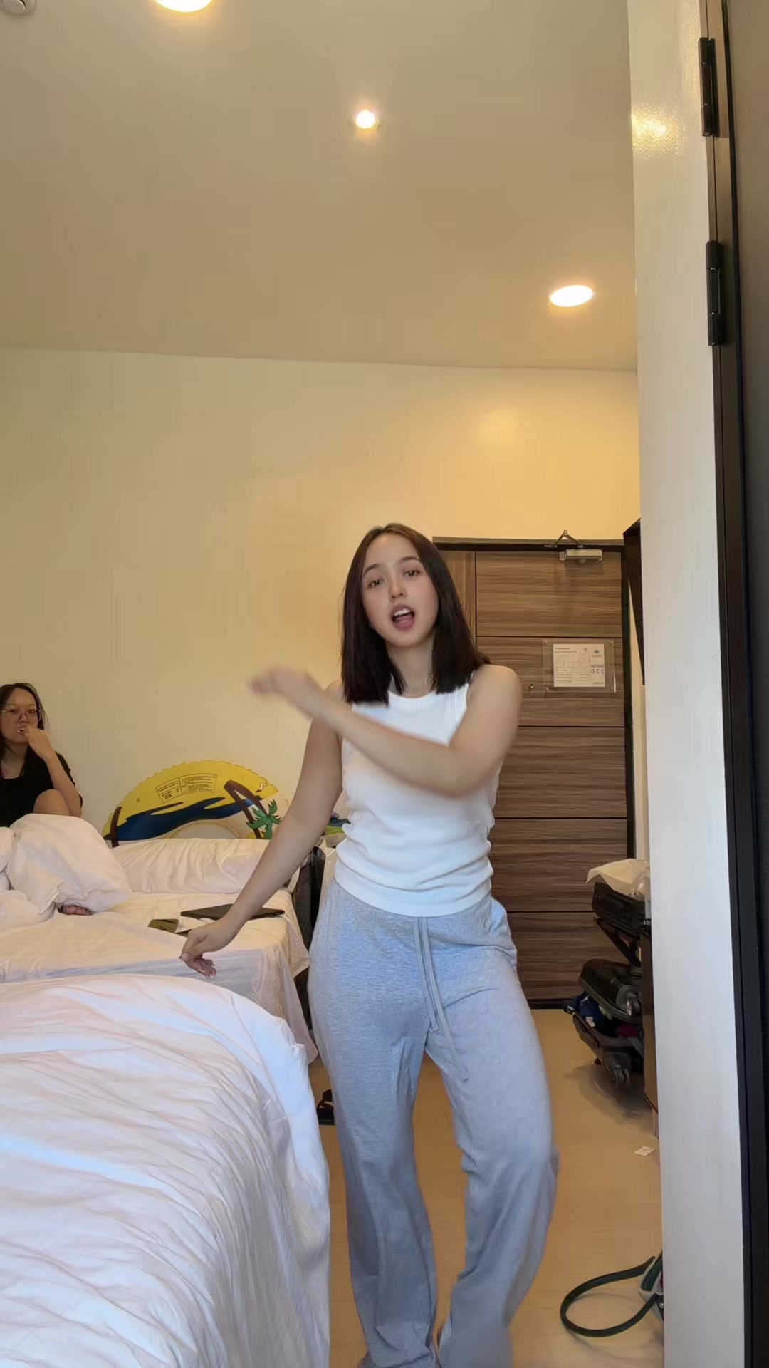 @annamariee