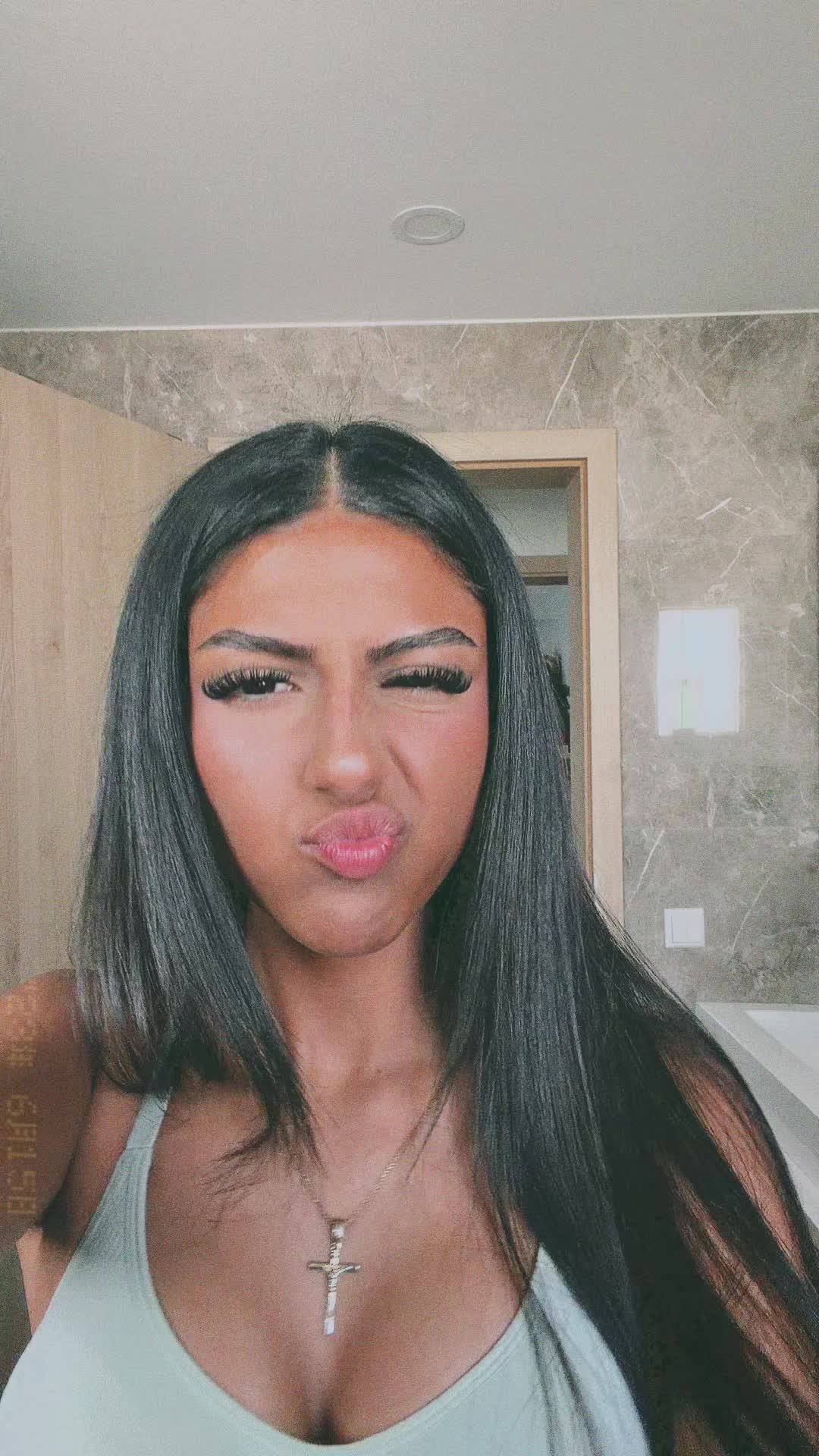 @LiveTina250k