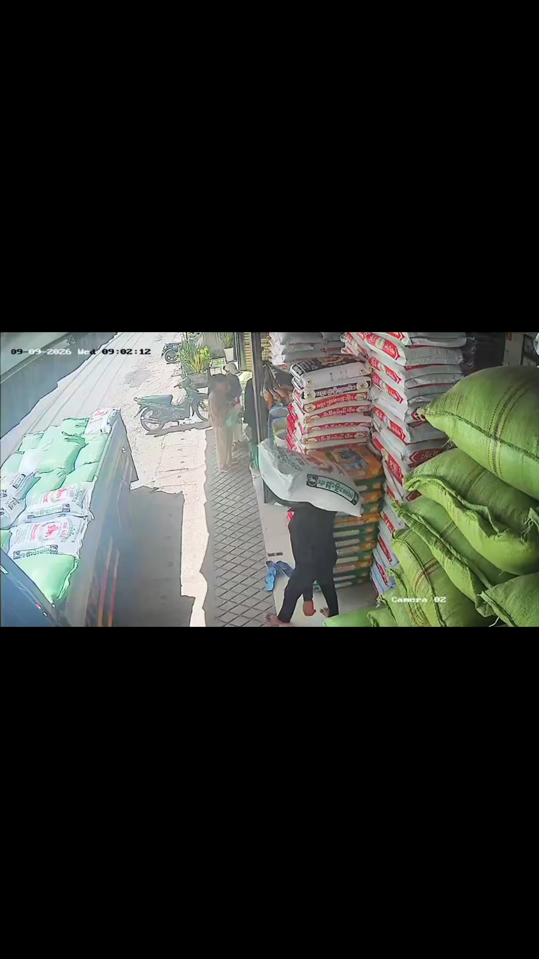 @ដេប៉ូ ផានី ស្រីនាង លក់អង្ករ