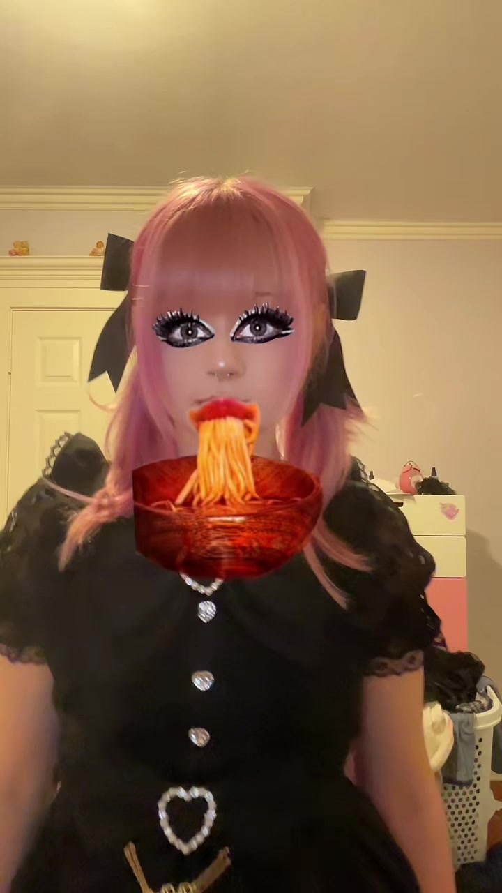 @(▀▀̮▀) Me: