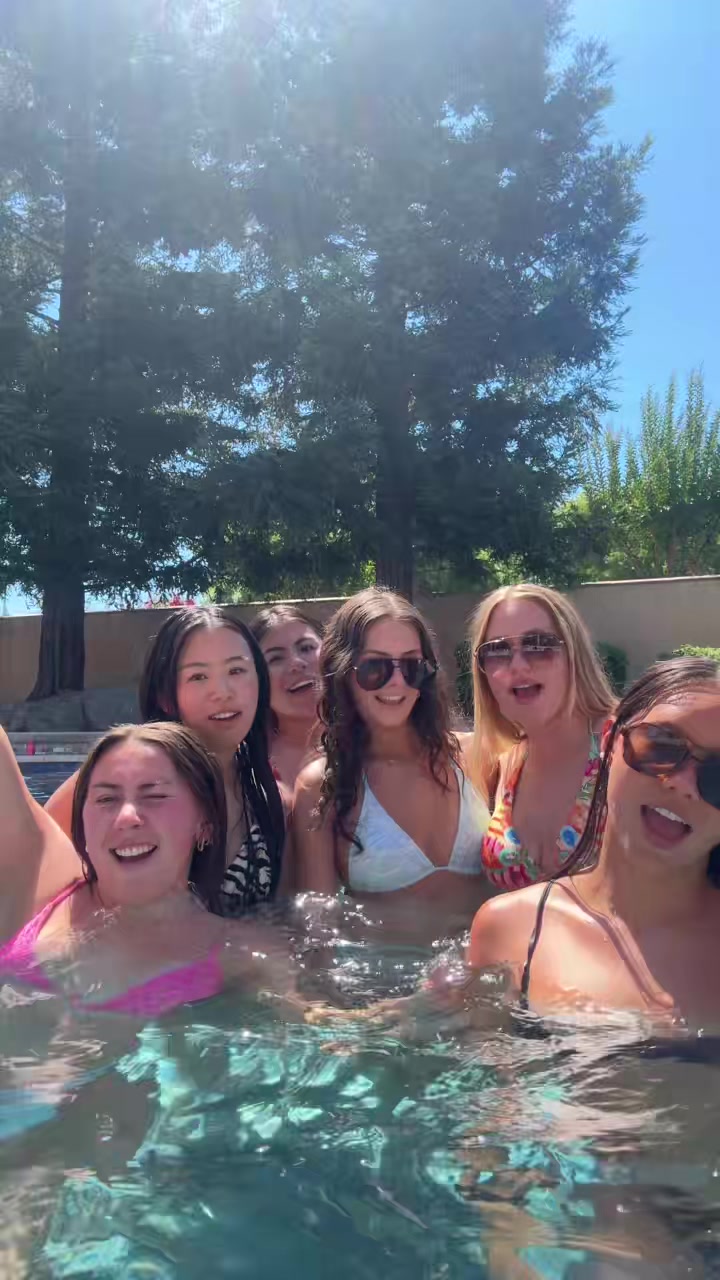 @chlo 🥂🍒🥰💌