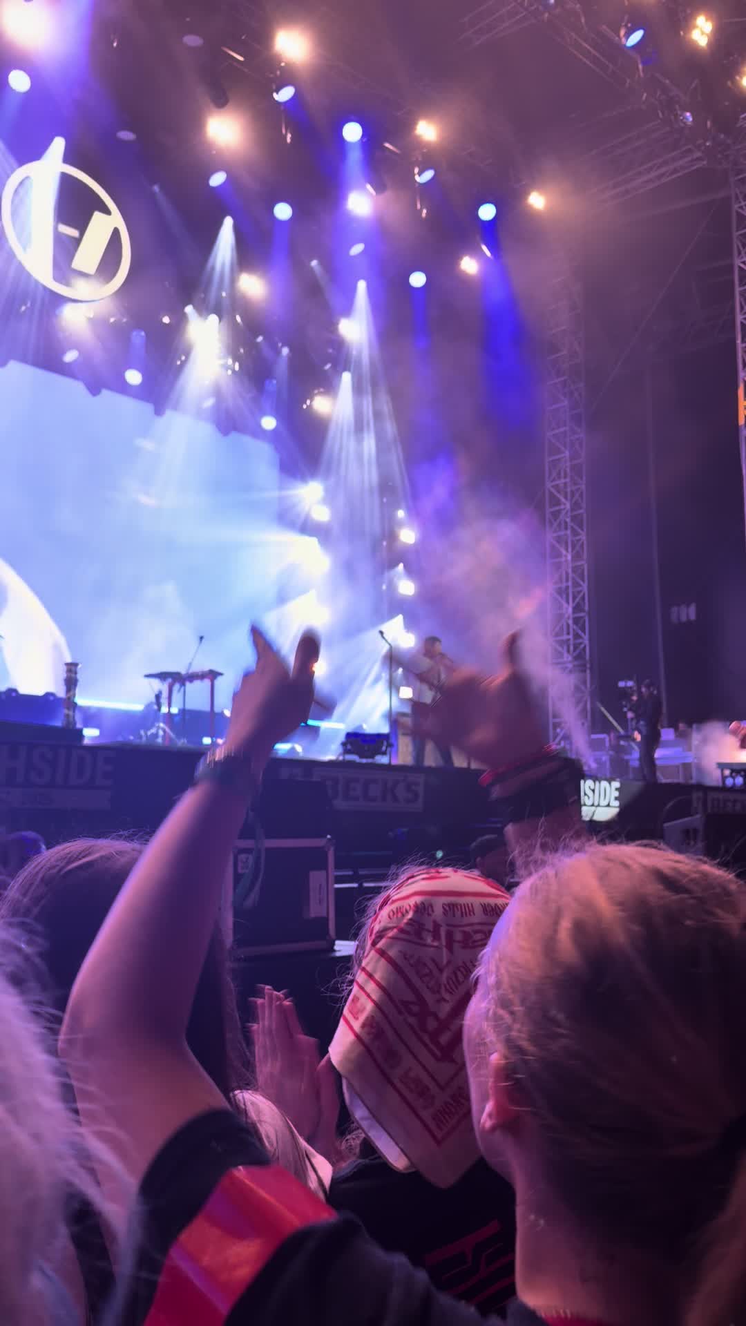@goopstr |-/
