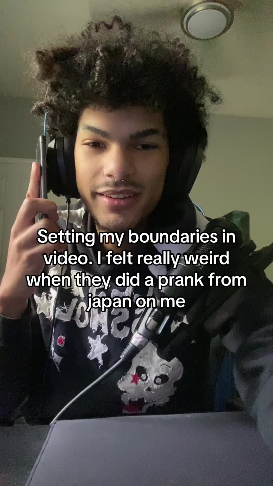 @:3