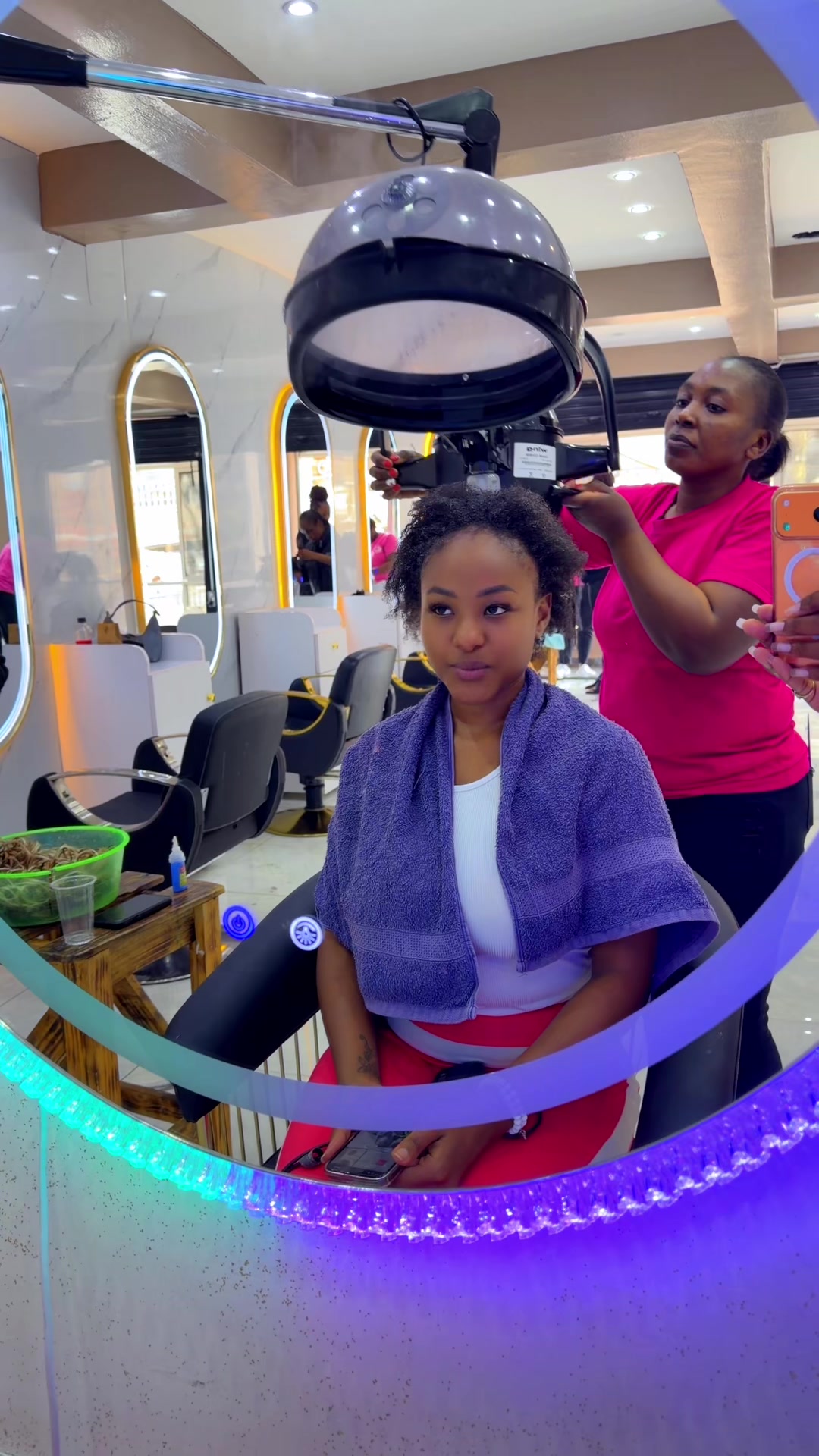 @GEECURLY SALON