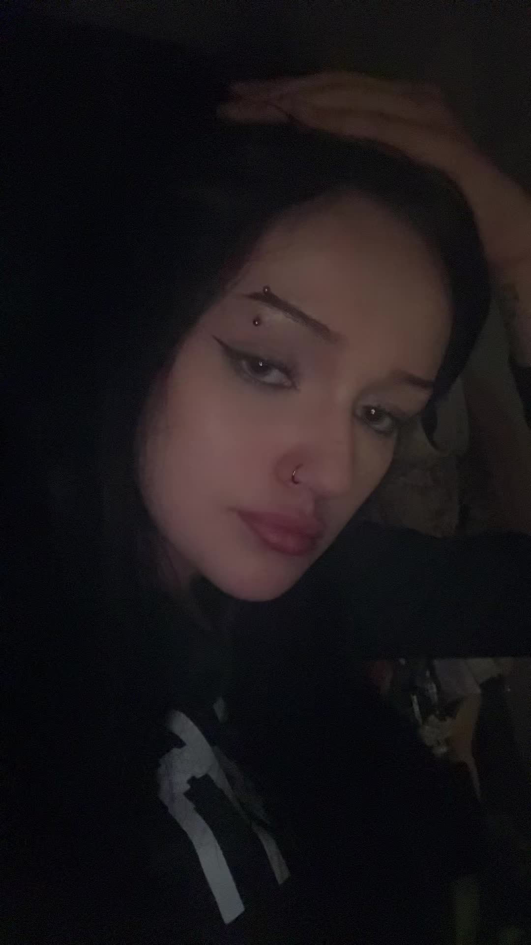 @𖣂