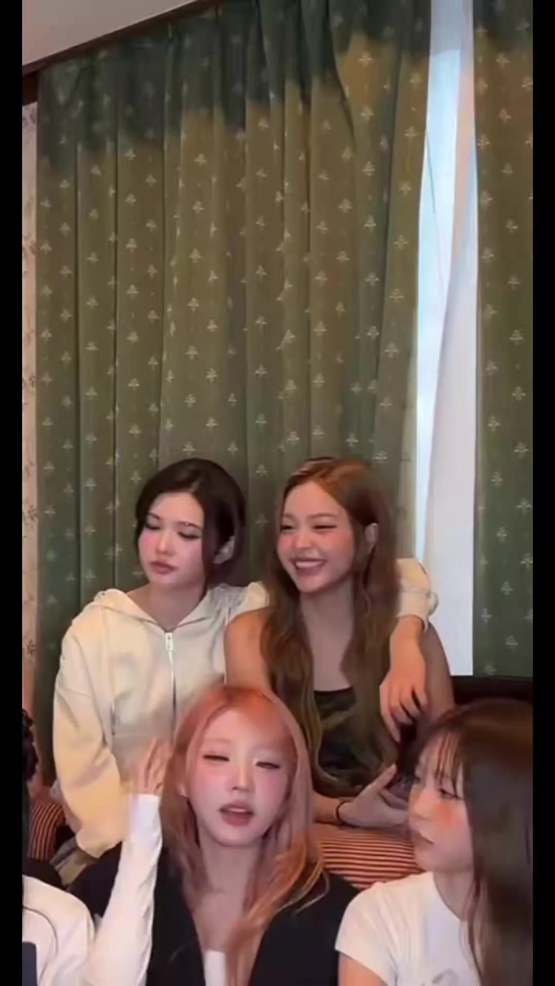 @-v-