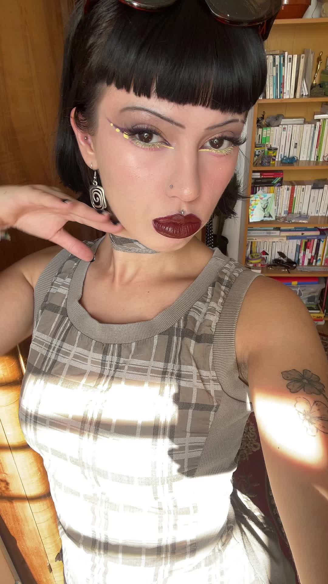 @Julia 🩴🫦
