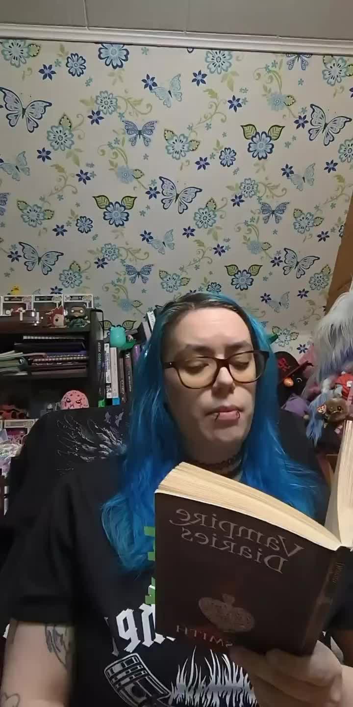 @Iris RainbowWolf🖤📚