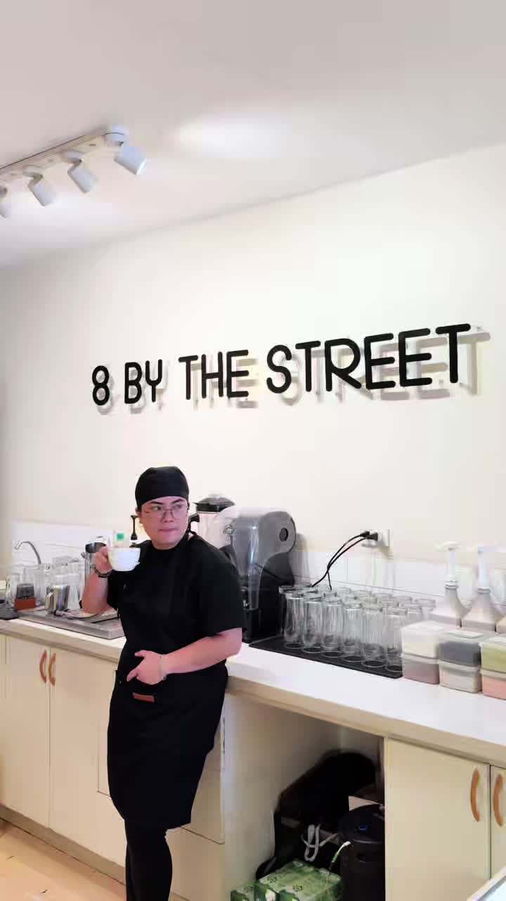 @8 by the Street Caf&eacute;