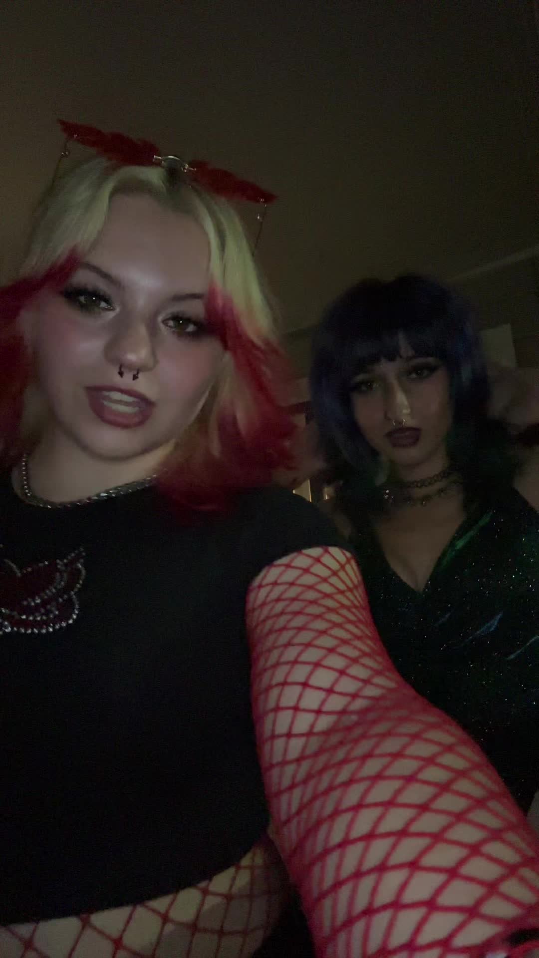 @:3