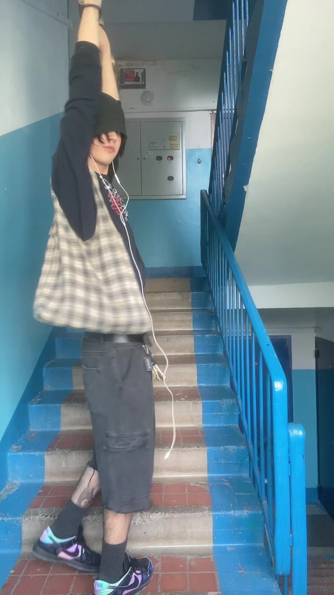 @1shitker