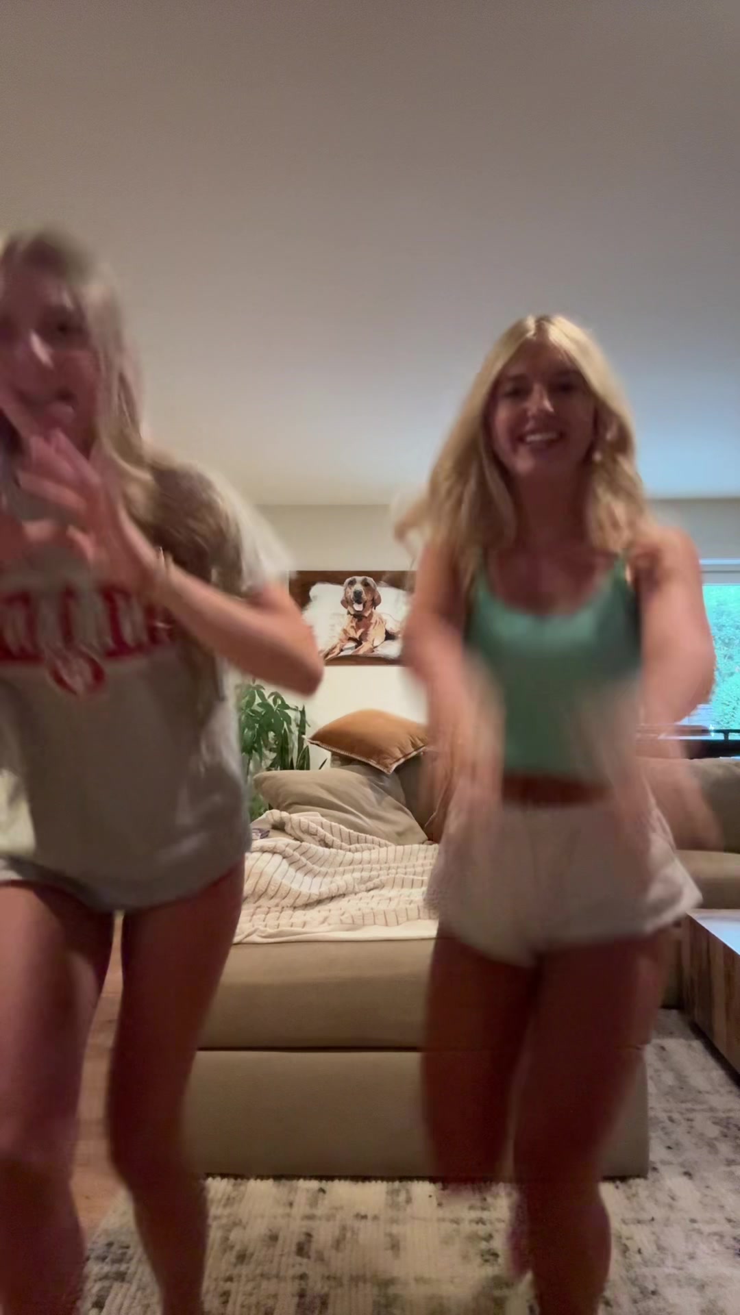 @👯