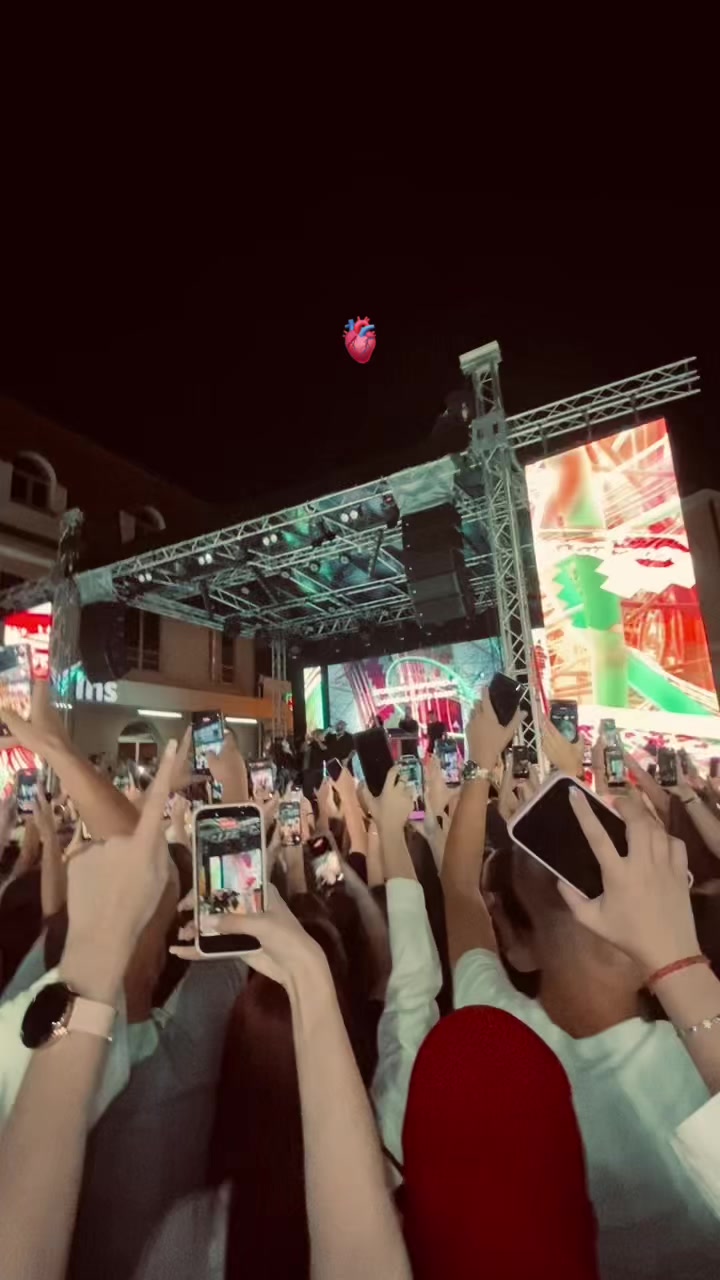 @🦋