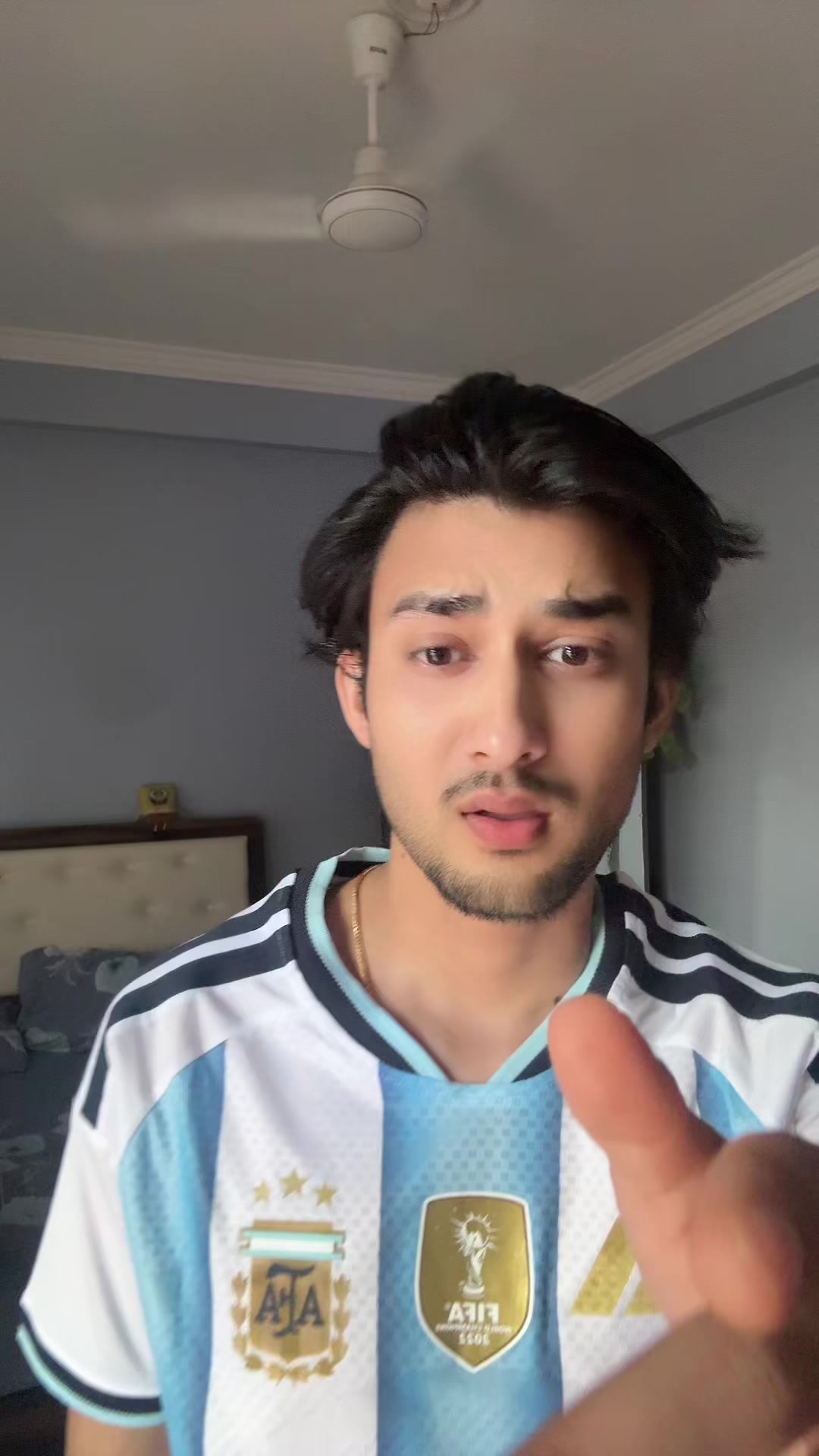 @हि