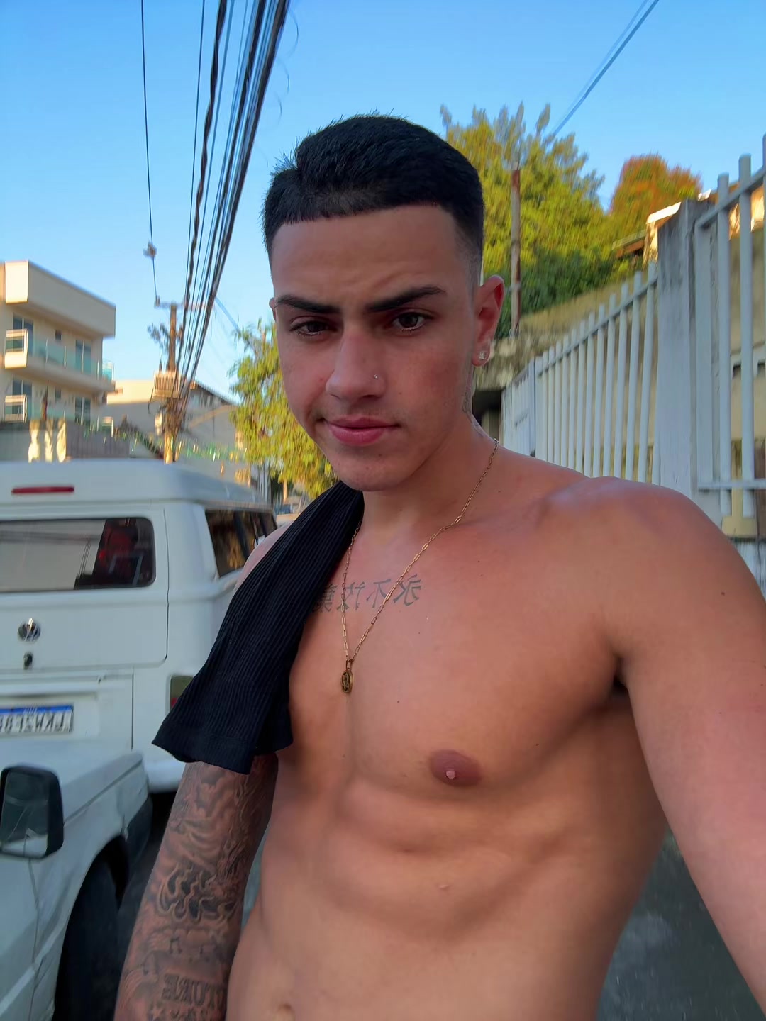 @Brando23