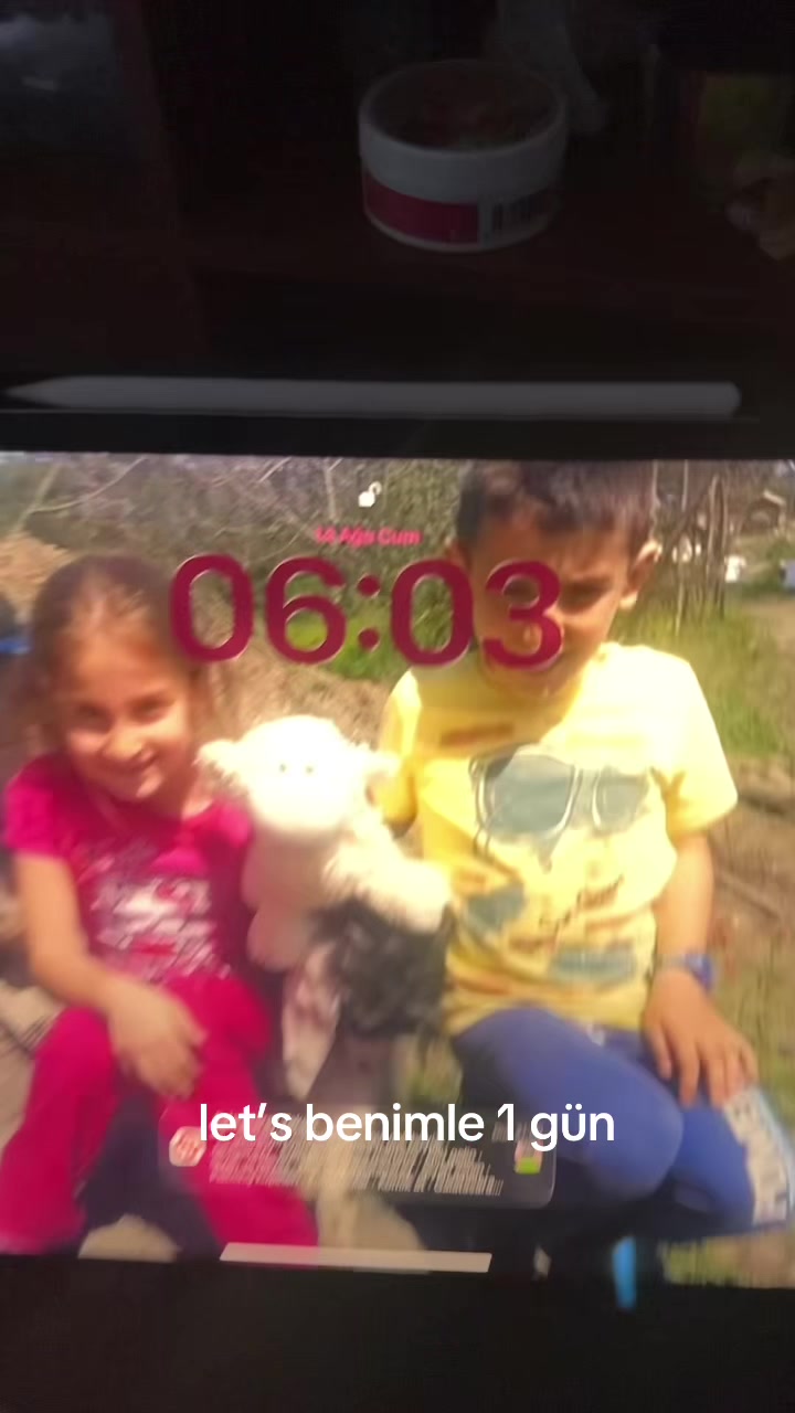 @🦦