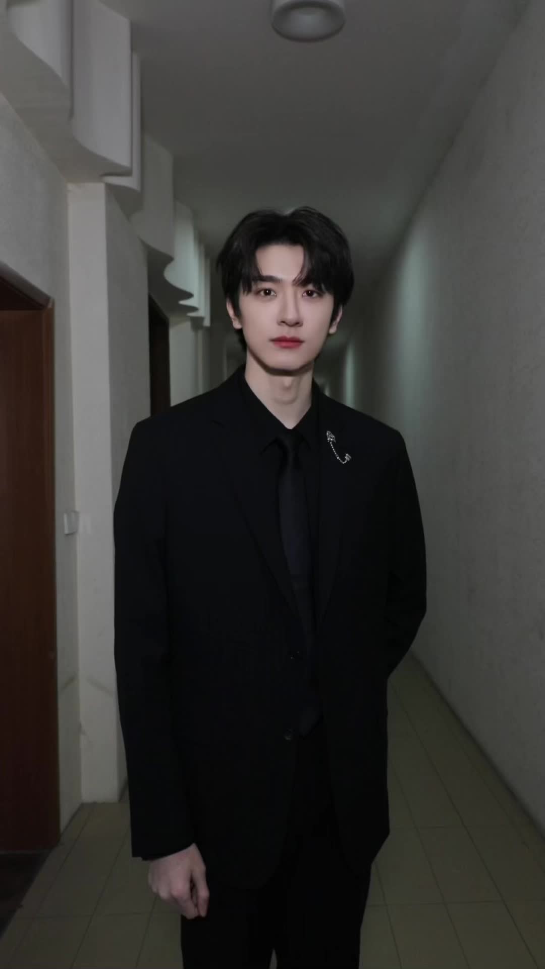 @L&acirc;m Nhất 林一 Lin Yi 🐯 01