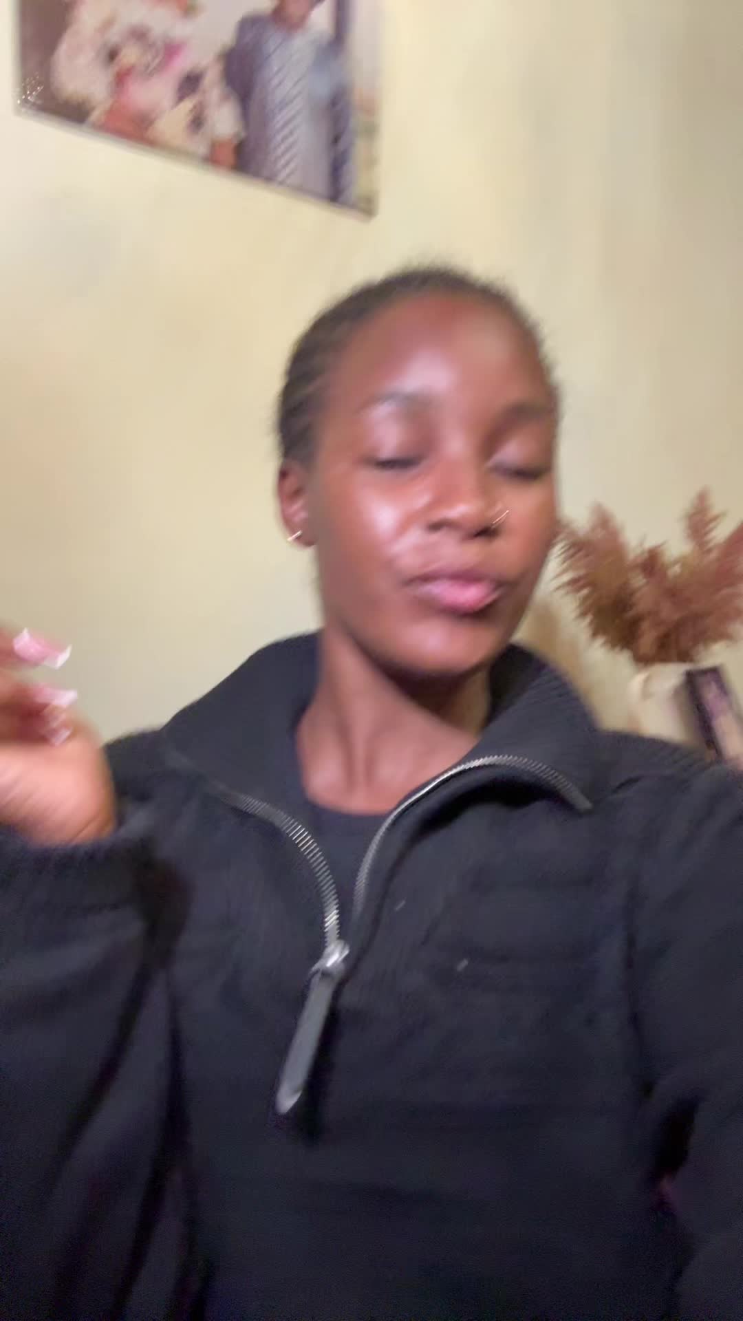 @𝐄 𝐌 𝐌 𝐀 𝐋 𝐀 𝐔 𝐑 𝐀.