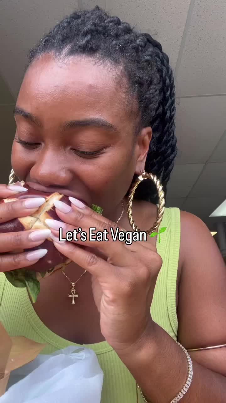 @TheeJamesiaMonroe