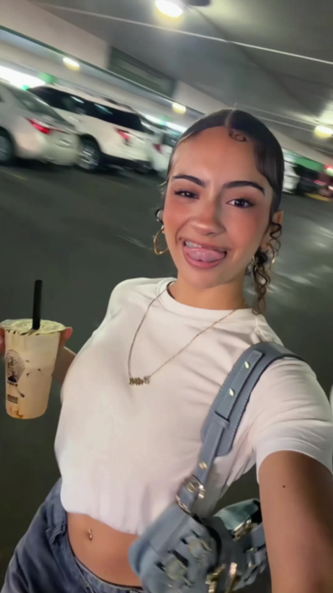@bellabae