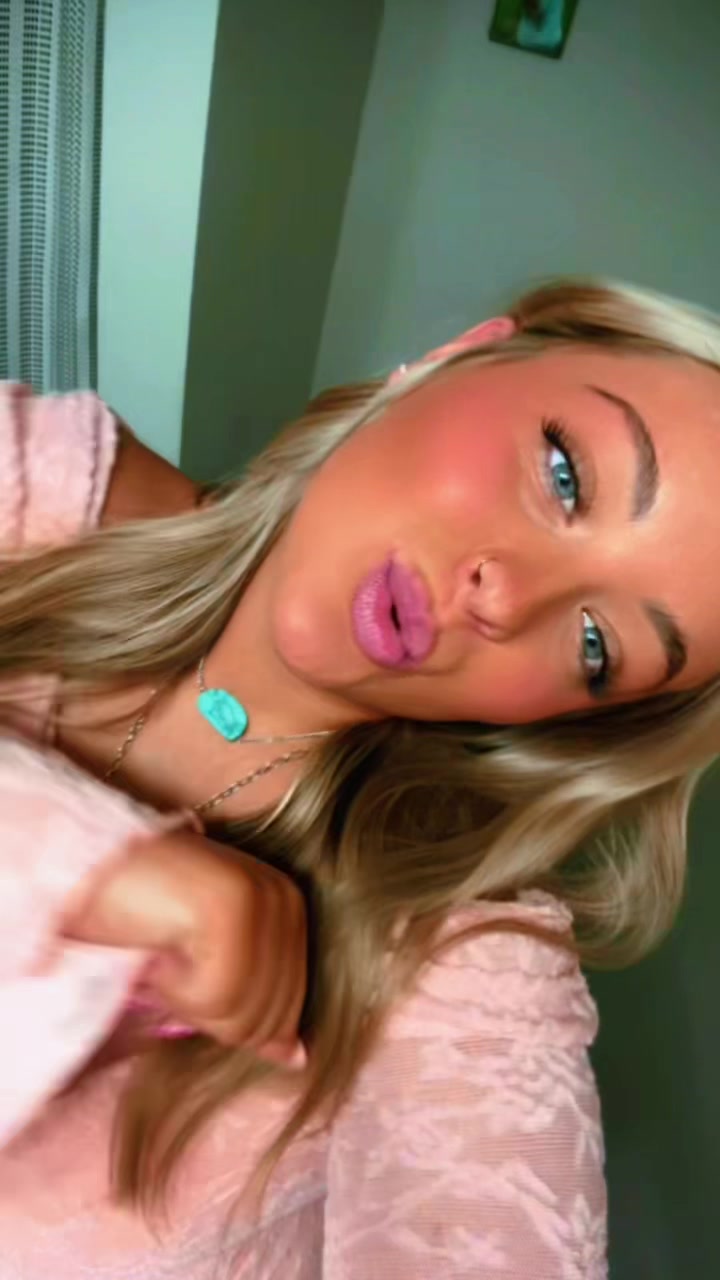 @LayniMarie♡