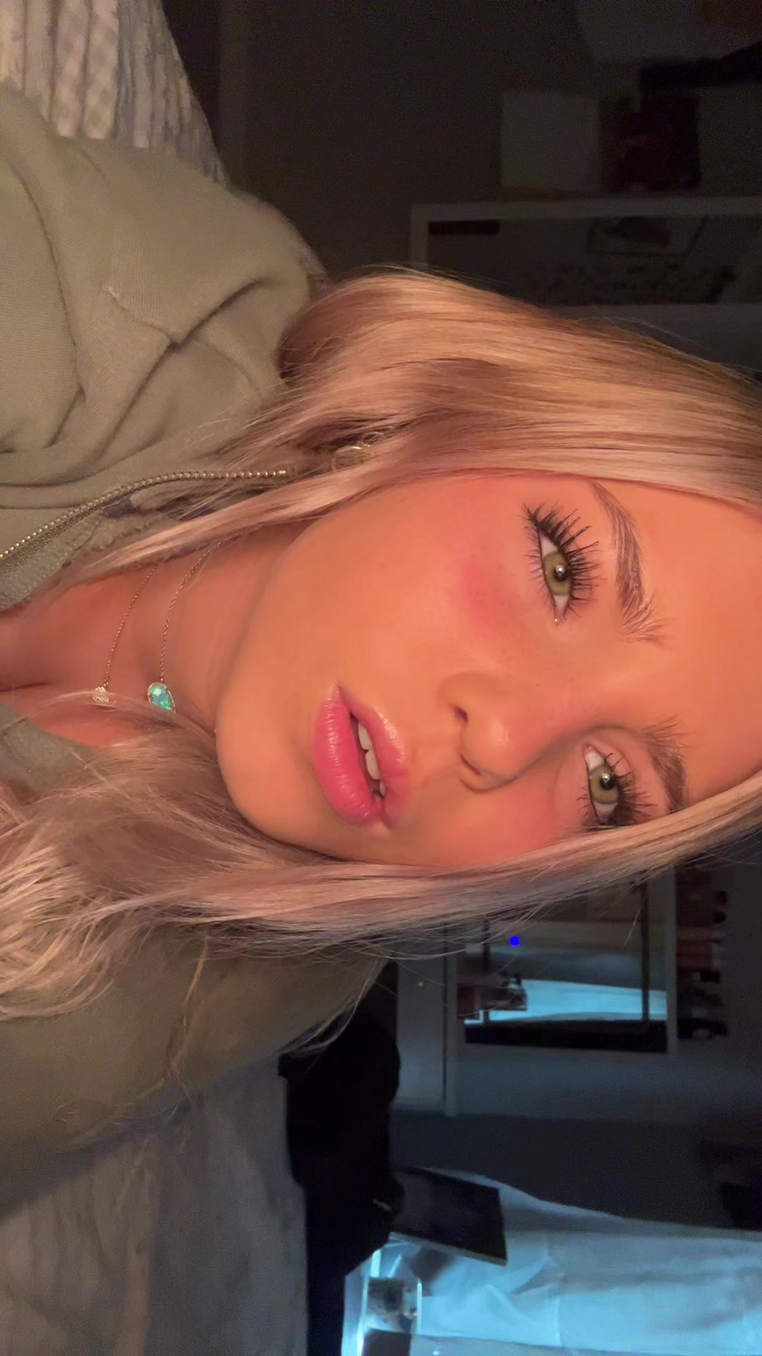 @$elena😛