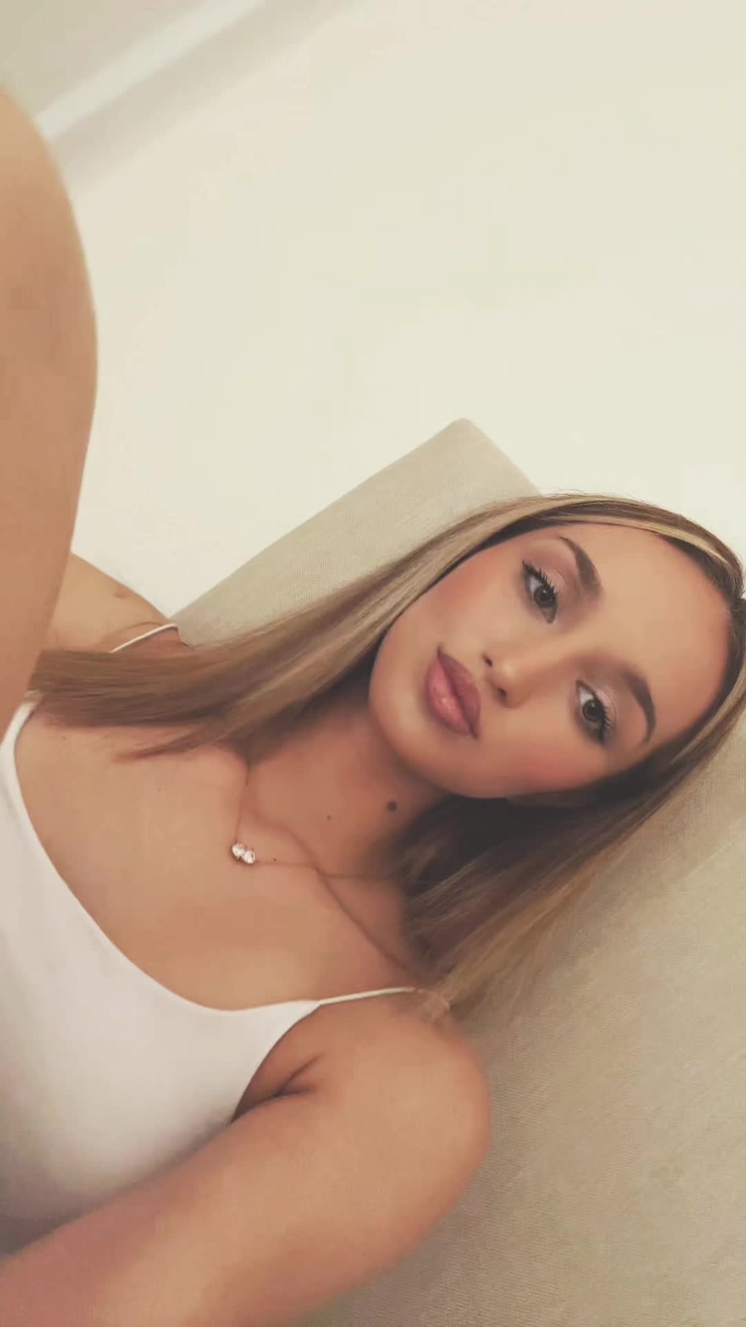 @𝑬𝒓𝒏𝒊𝒔𝒂