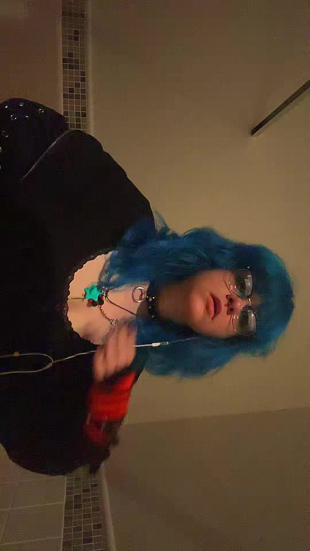 @⃟