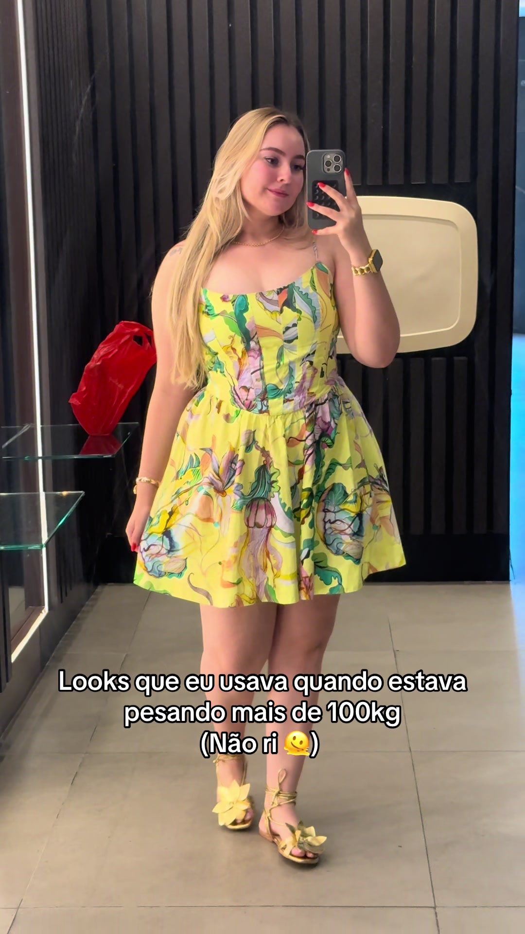 @Vitória Eva Mello