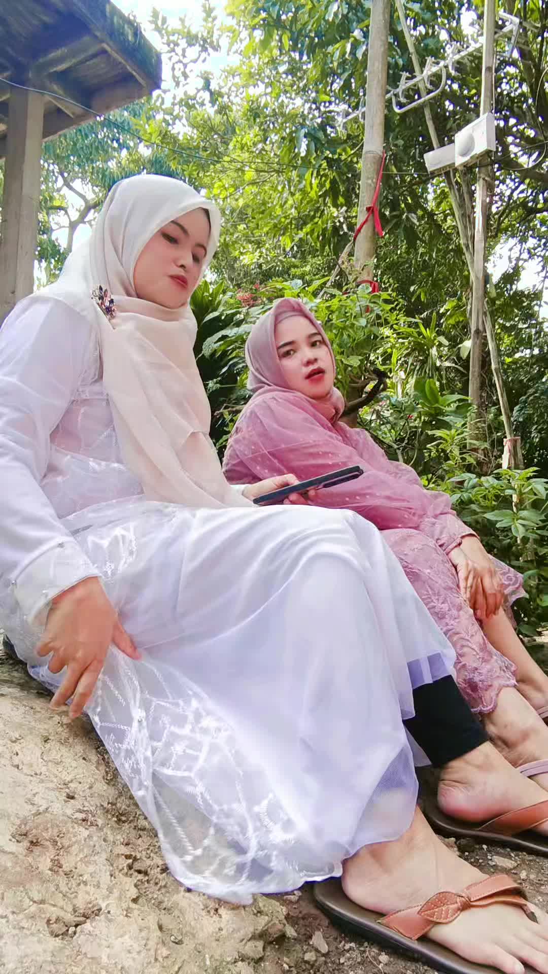 @dindaghaniya